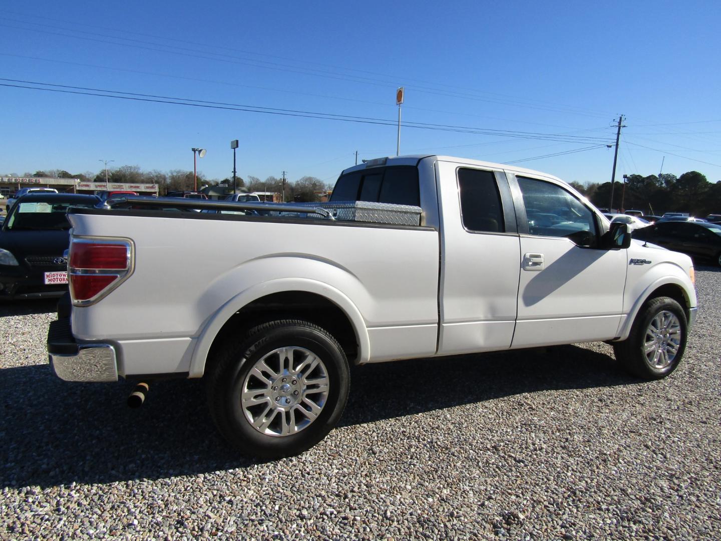 2011 White /Tan Ford F-150 FX2 SuperCab 6.5-ft. Bed 2WD (1FTFX1CF0BF) with an 5.0L V8 engine, Automatic transmission, located at 15016 S Hwy 231, Midland City, AL, 36350, (334) 983-3001, 31.306210, -85.495277 - Photo#7